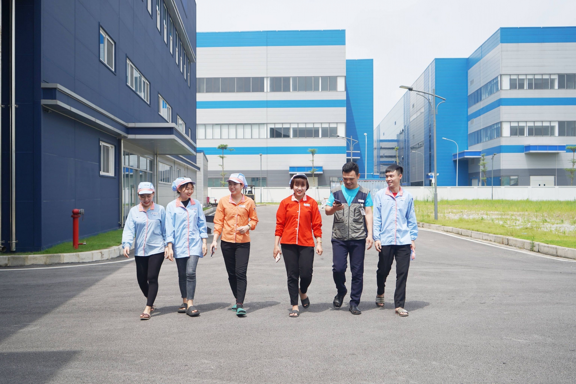 Đồng phục Công ty TNHH EM-tech Nghệ An: Chất bền, mặc thoáng