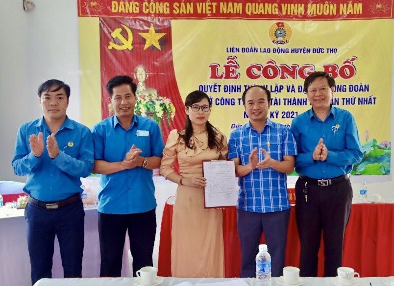 Công đoàn Hà Tĩnh kết nạp 3.386 đoàn viên trong Tháng Công nhân Công đoàn Hà Tĩnh kết nạp 3.386 đoàn viên trong Tháng Công nhân