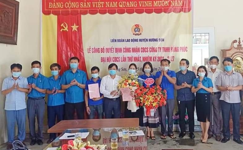 Công đoàn Hà Tĩnh kết nạp 3.386 đoàn viên trong Tháng Công nhân Công đoàn Hà Tĩnh kết nạp 3.386 đoàn viên trong Tháng Công nhân