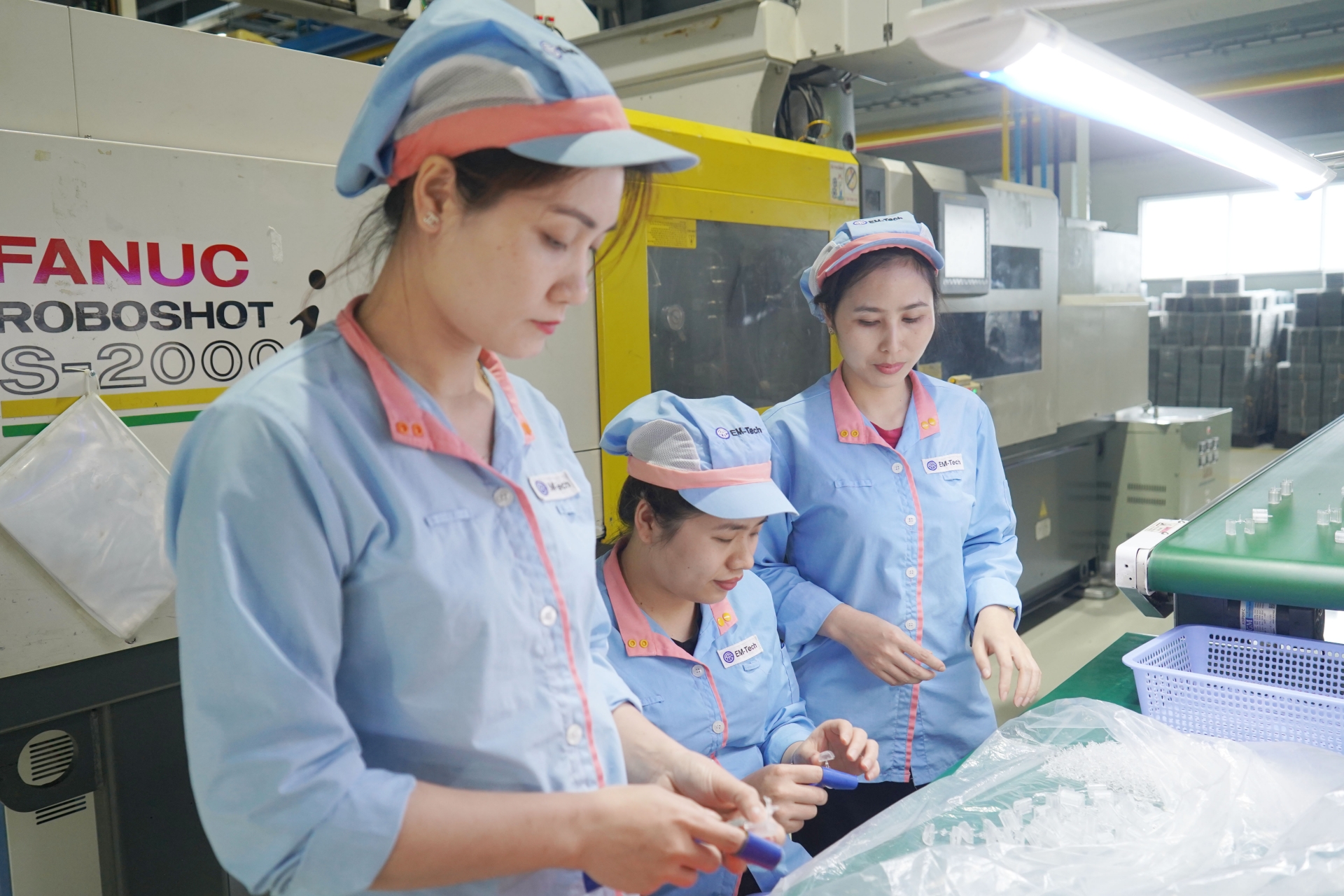 Trang phục công ty EM-tech Nghệ An