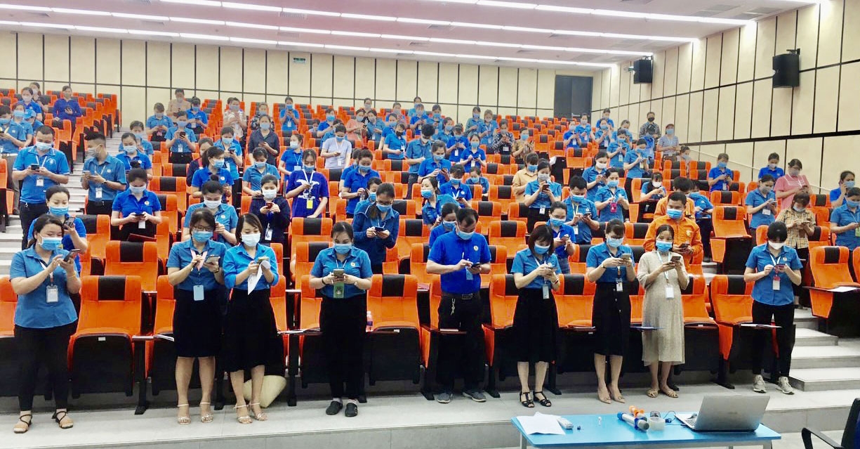 Công ty TNHH Giày Anrona Việt Nam kêu gọi 20.000 công nhân nhắn tin ủng hộ phòng chống dịch Công ty TNHH Giày Anrona Việt Nam kêu gọi 20.000 công nhân nhắn tin ủng hộ phòng chống dịch