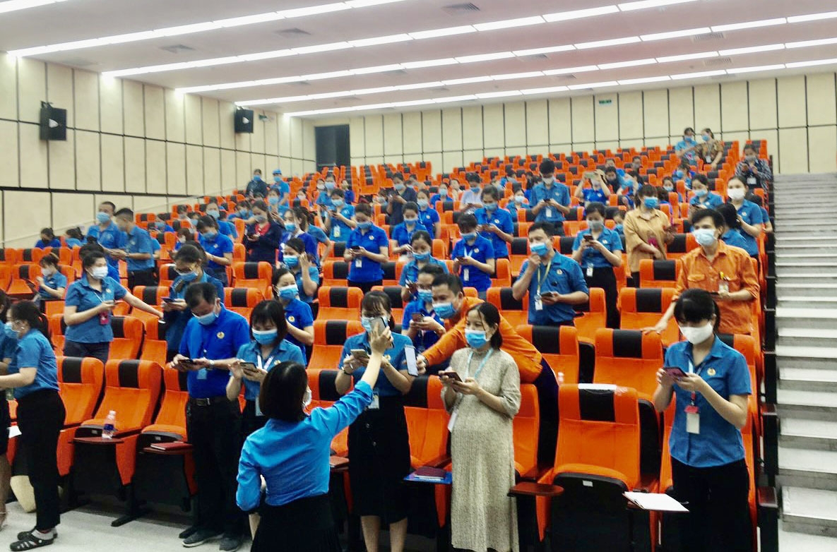 Công ty TNHH Giày Anrona Việt Nam kêu gọi 20.000 công nhân nhắn tin ủng hộ phòng chống dịch Công ty TNHH Giày Anrona Việt Nam kêu gọi 20.000 công nhân nhắn tin ủng hộ phòng chống dịch