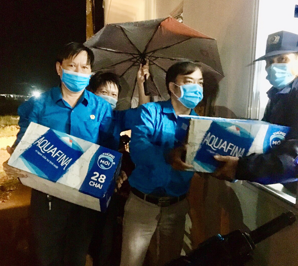 Các cấp công đoàn Hà Tĩnh đồng hành trong cuộc chiến phòng, chống dịch bệnh Covid-19 Các cấp công đoàn Hà Tĩnh đồng hành trong cuộc chiến phòng, chống dịch bệnh Covid-19