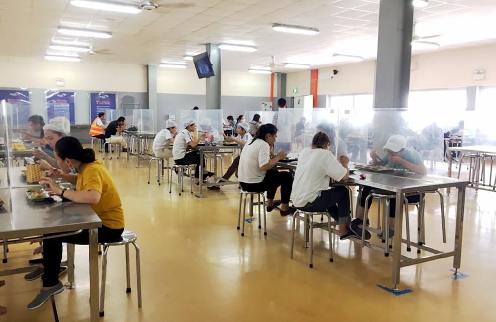 Nghệ An, Hà Tĩnh: Các doanh nghiệp tăng cường thực hiện các giải pháp cấp bách để phòng chống dịch