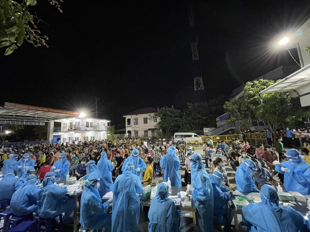 Nghệ An: Công ty CP May Minh Anh - Kim Liên test nhanh Covid -19 cho 2.500 công nhân lao động