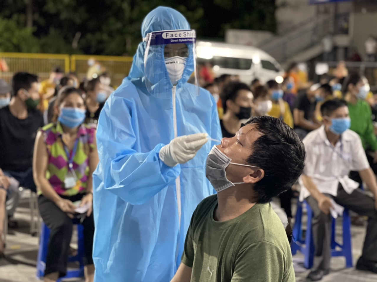 Nghệ An: Công ty CP May Minh Anh - Kim Liên test nhanh Covid -19 cho 2.500 công nhân lao động