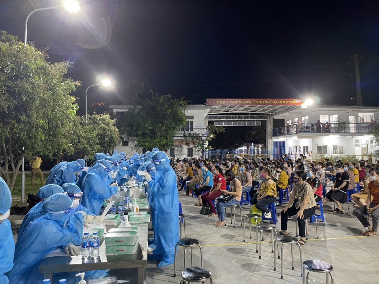 Nghệ An: Công ty CP May Minh Anh - Kim Liên test nhanh Covid -19 cho 2.500 công nhân lao động