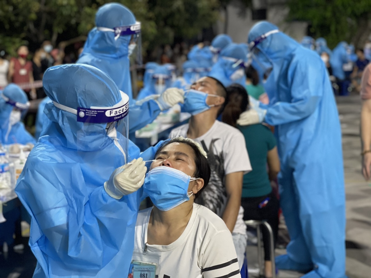 Nghệ An: Công ty CP May Minh Anh - Kim Liên test nhanh Covid -19 cho 2.500 công nhân lao động