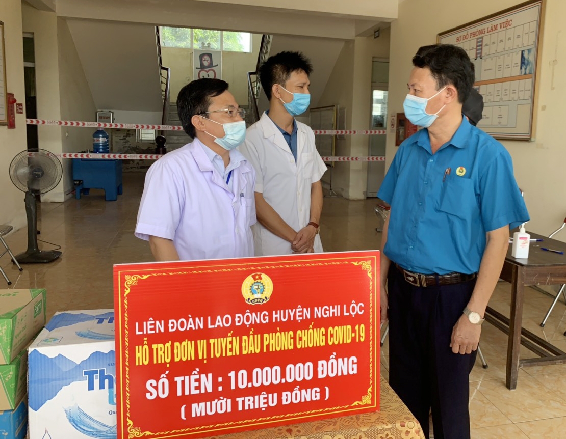 LĐLĐ huyện Nghi Lộc (Nghệ An) tặng quà cho các lực lượng tuyến đầu phòng chống dịch LĐLĐ huyện Nghi Lộc (Nghệ An) tặng quà cho các lực lượng tuyến đầu phòng chống dịch