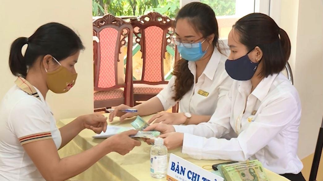 Bộ Chính trị đồng ý chủ trương hỗ trợ người lao động và người sử dụng lao động