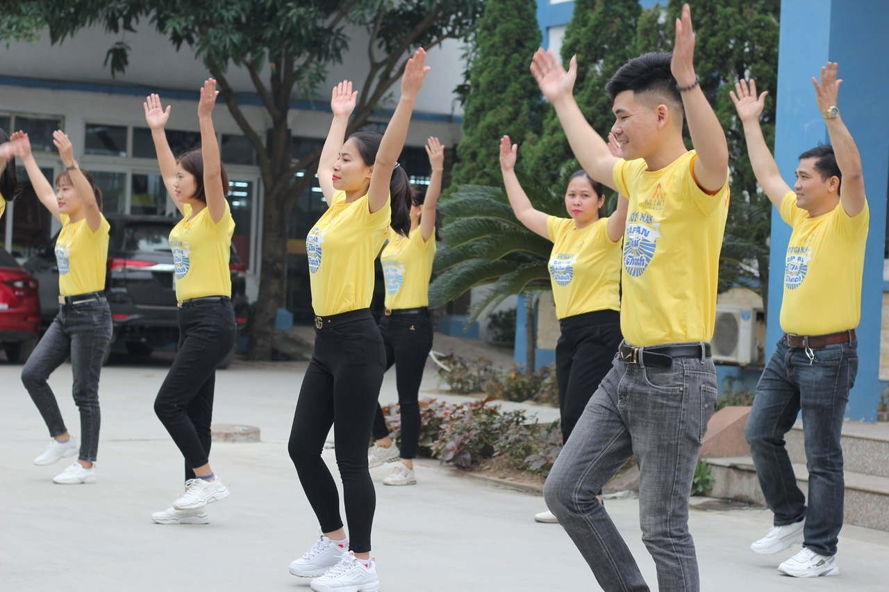 Rực sỡ sắc màu đồng phục Công ty May Minh Anh - Kim Liên Rực sỡ sắc màu đồng phục Công ty May Minh Anh - Kim Liên