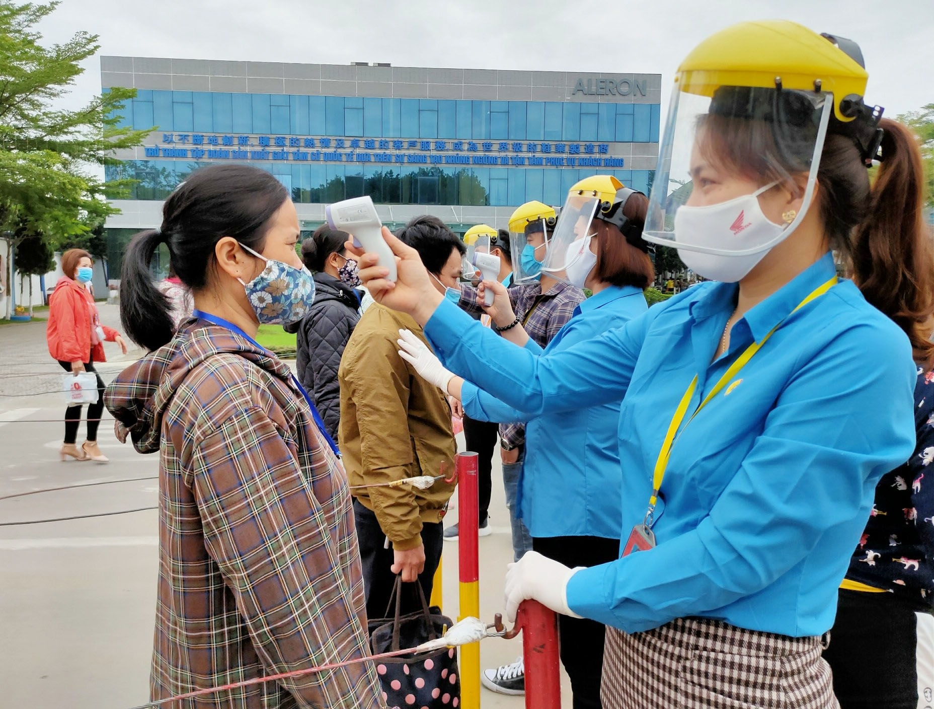 ĐỘI NGŨ CÔNG NHÂN, VIÊN CHỨC LAO ĐỘNG THANH HÓA TRONG SỰ NGHIỆP CÔNG NGHIỆP HÓA - HIỆN ĐẠI HÓA QUÊ HƯƠNG, THỜI CƠ VÀ THÁCH THỨC ĐỘI NGŨ CÔNG NHÂN, VIÊN CHỨC LAO ĐỘNG THANH HÓA TRONG SỰ NGHIỆP CÔNG NGHIỆP HÓA - HIỆN ĐẠI HÓA QUÊ HƯƠNG, THỜI CƠ VÀ THÁCH THỨC