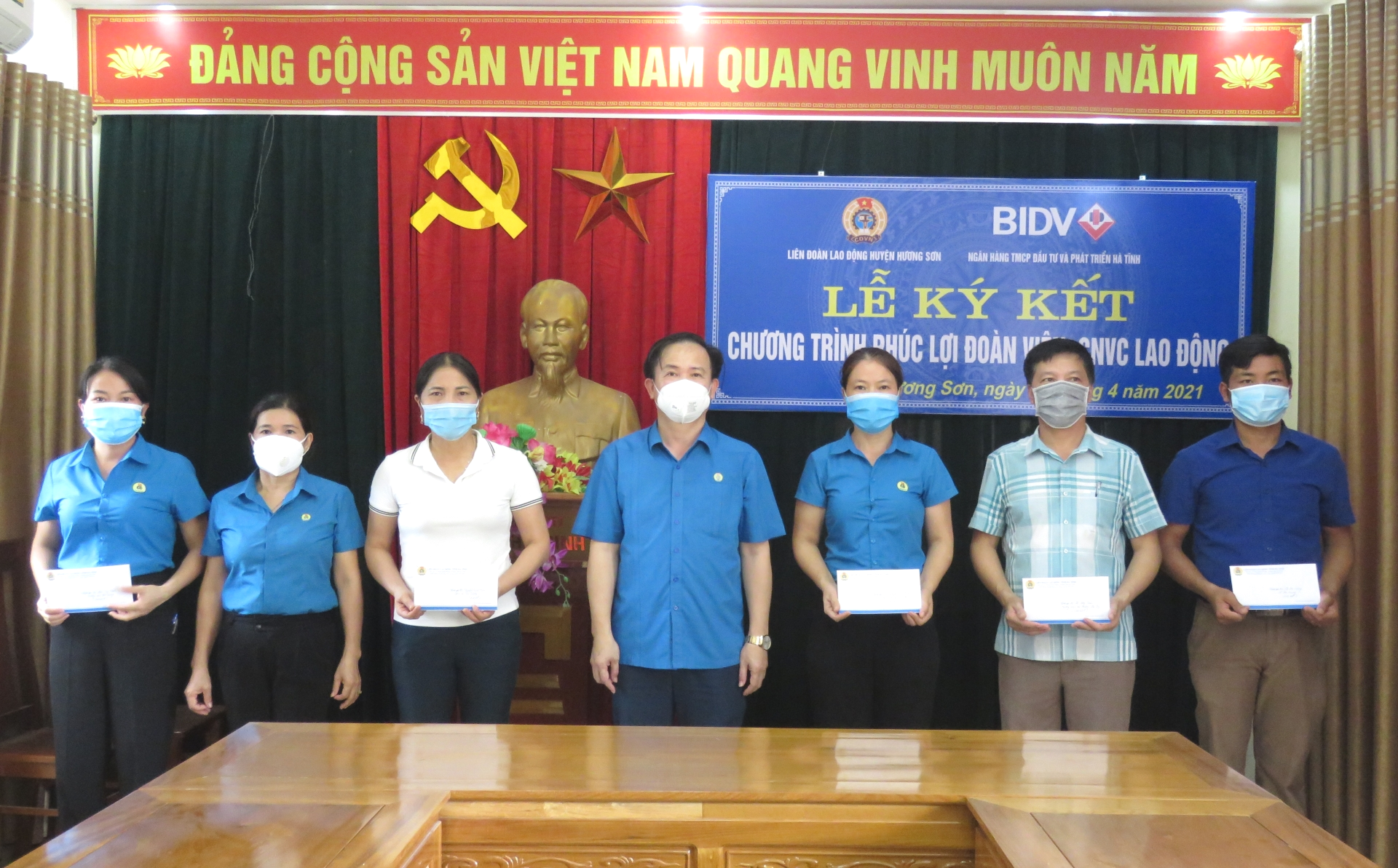 Hà Tĩnh: Cán bộ y tế tuyến đầu và đoàn viên, người lao động cảm ơn tổ chức Công đoàn Hà Tĩnh: Cán bộ y tế tuyến đầu và đoàn viên, người lao động cảm ơn tổ chức Công đoàn