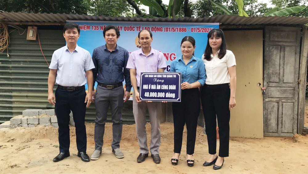 Công đoàn Quảng Trị: Trao niềm vui cho đoàn viên, NLĐ qua những ngôi nhà Mái ấm Công đoàn Công đoàn Quảng Trị: Trao niềm vui cho đoàn viên, NLĐ qua những ngôi nhà Mái ấm Công đoàn