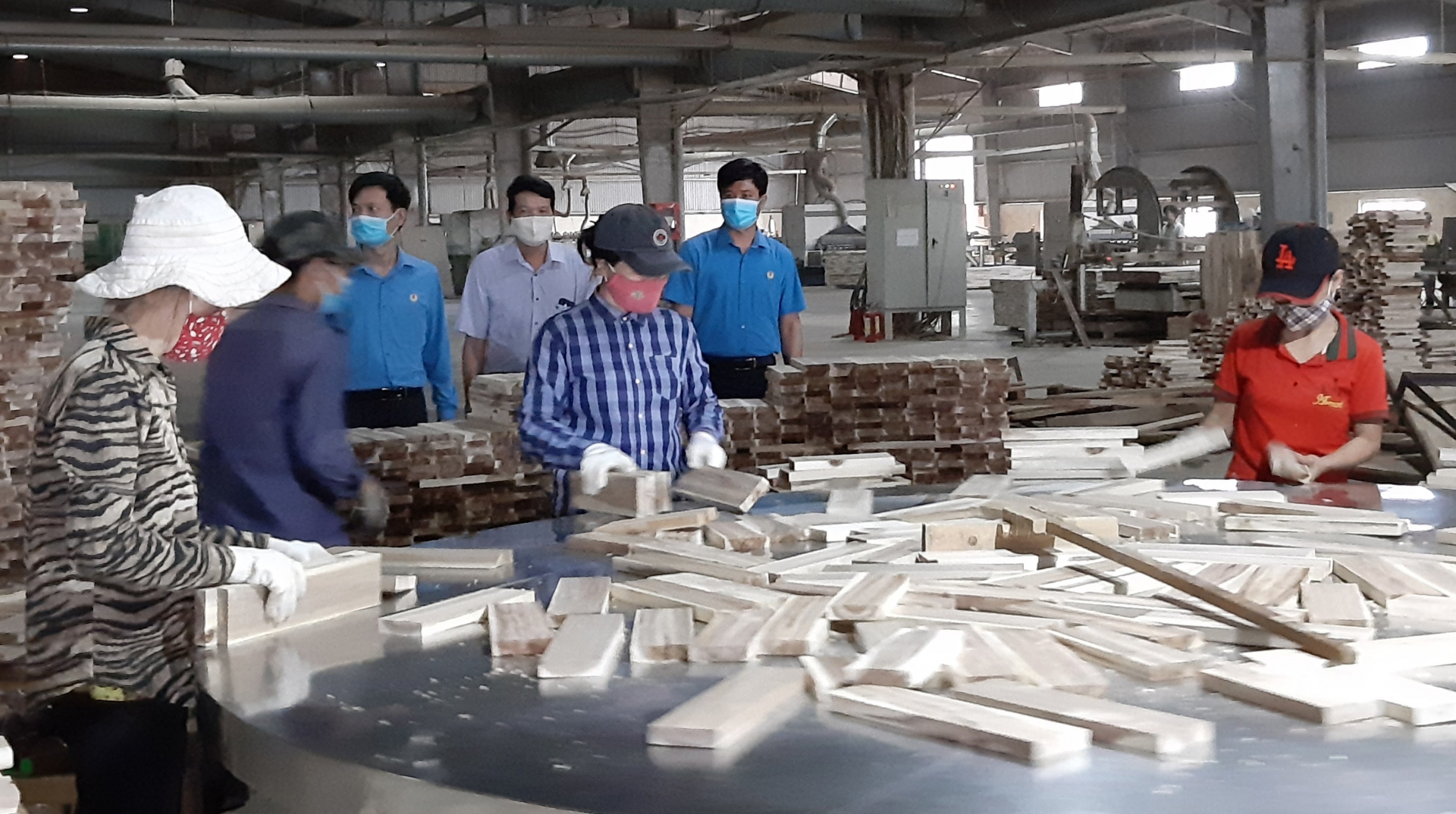 Công đoàn KKT tỉnh Quảng Bình tăng cường hướng dẫn doanh nghiệp phòng chống dịch bện Công đoàn KKT tỉnh Quảng Bình tăng cường hướng dẫn doanh nghiệp phòng chống dịch bện