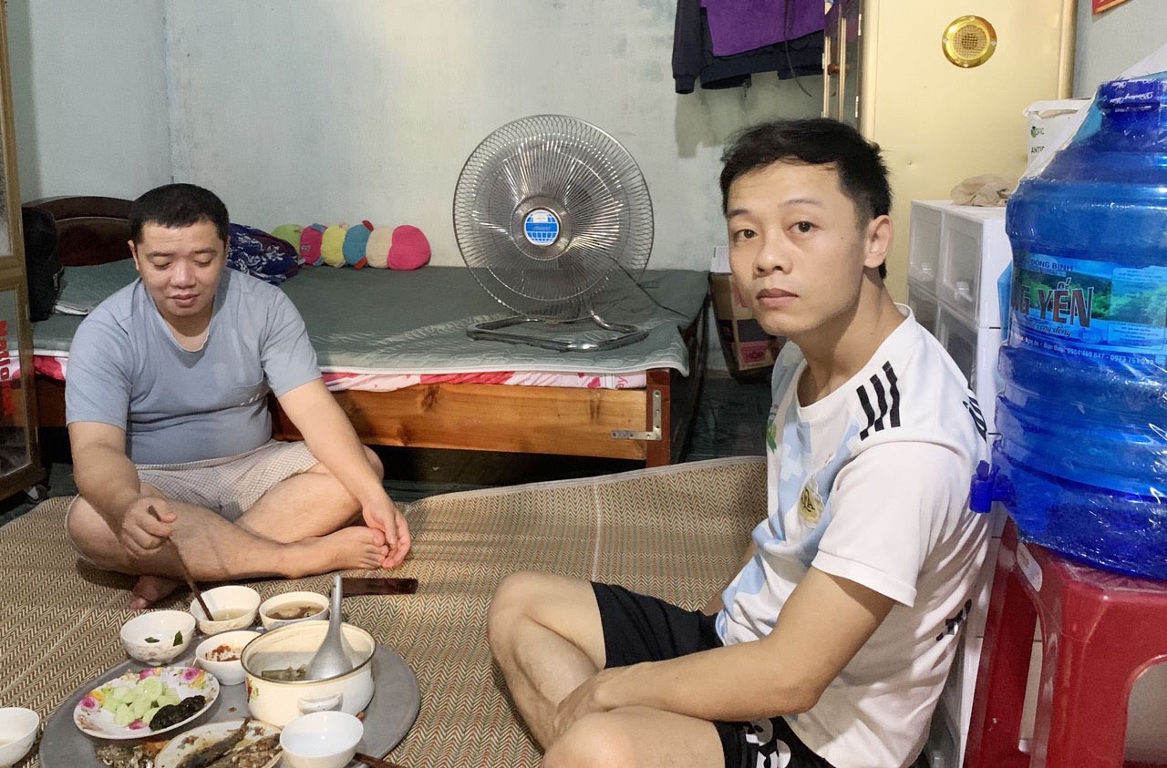 "Thiếu việc làm, thu nhập giảm thực sự rất khó khăn nhưng an toàn là trên hết" "Thiếu việc làm, thu nhập giảm thực sự rất khó khăn nhưng an toàn là trên hết"