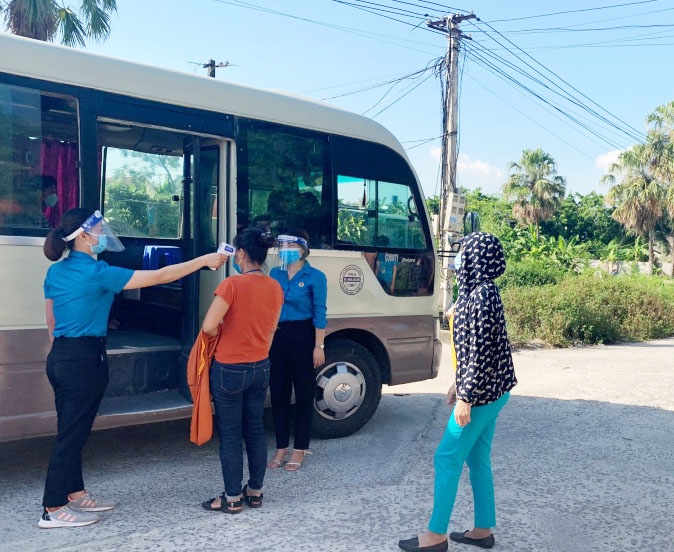 LĐLĐ Thanh Hóa triển khai mô hình Tổ an toàn Covid-19 lưu động trên xe ô tô chở CNLĐ LĐLĐ Thanh Hóa triển khai mô hình Tổ an toàn Covid-19 lưu động trên xe ô tô chở CNLĐ