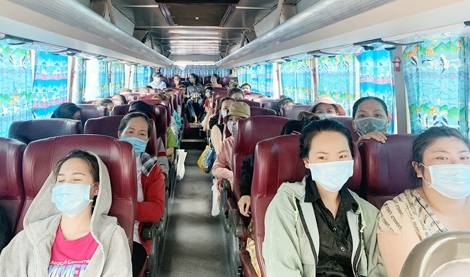 LĐLĐ Thanh Hóa triển khai mô hình Tổ an toàn Covid-19 lưu động trên xe ô tô chở CNLĐ LĐLĐ Thanh Hóa triển khai mô hình Tổ an toàn Covid-19 lưu động trên xe ô tô chở CNLĐ