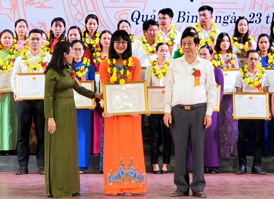 Đoàn viên, người lao động Quảng Bình thi đua làm theo lời Bác Đoàn viên, người lao động Quảng Bình thi đua làm theo lời Bác