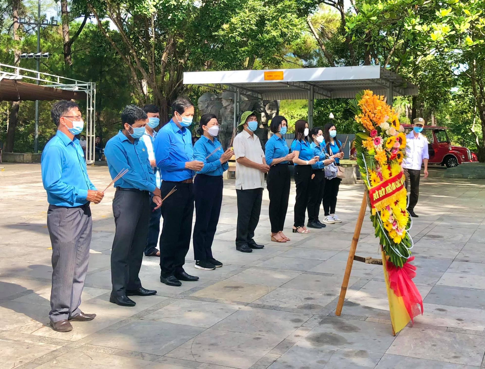 LĐLĐ tỉnh Quảng Trị dâng hương tưởng nhớ các anh hùng liệt sĩ LĐLĐ tỉnh Quảng Trị dâng hương tưởng nhớ các anh hùng liệt sĩ