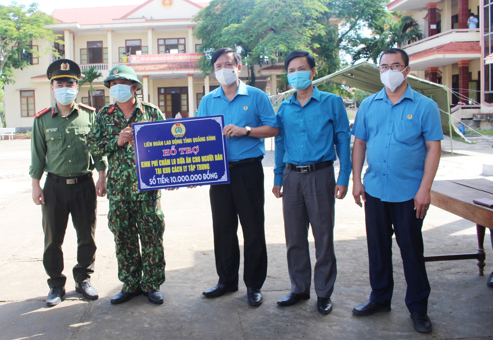 LĐLĐ tỉnh Quảng Bình thăm và hỗ trợ 80 triệu đồng cho các điểm cách ly tập trung LĐLĐ tỉnh Quảng Bình thăm và hỗ trợ 80 triệu đồng cho các điểm cách ly tập trung