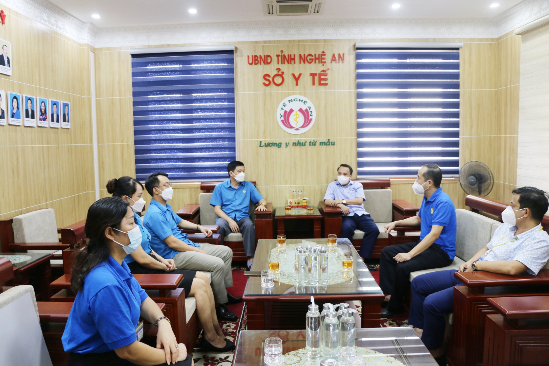 Hỗ trợ 201 triệu đồng cho nhân viên y tế Nghệ An đang làm nhiệm vụ ở các tỉnh phía Nam