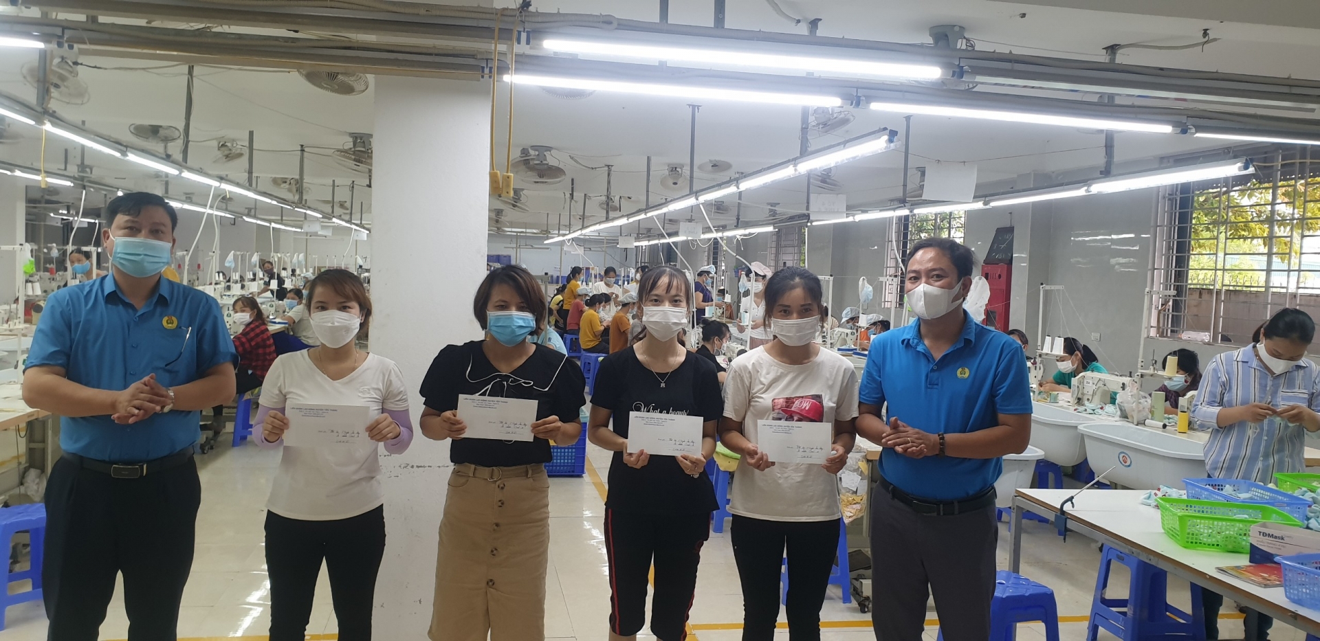 Công đoàn Nghệ An chi hỗ trợ khẩn cấp cho người lao động bị ảnh hưởng bởi dịch Covid-19