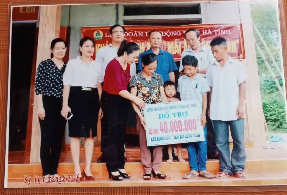 Cô giáo Phan Thị Thanh Tâm – một con người đầy nghị lực, ý chí vượt lên số phận Cô giáo Phan Thị Thanh Tâm – một con người đầy nghị lực, ý chí vượt lên số phận