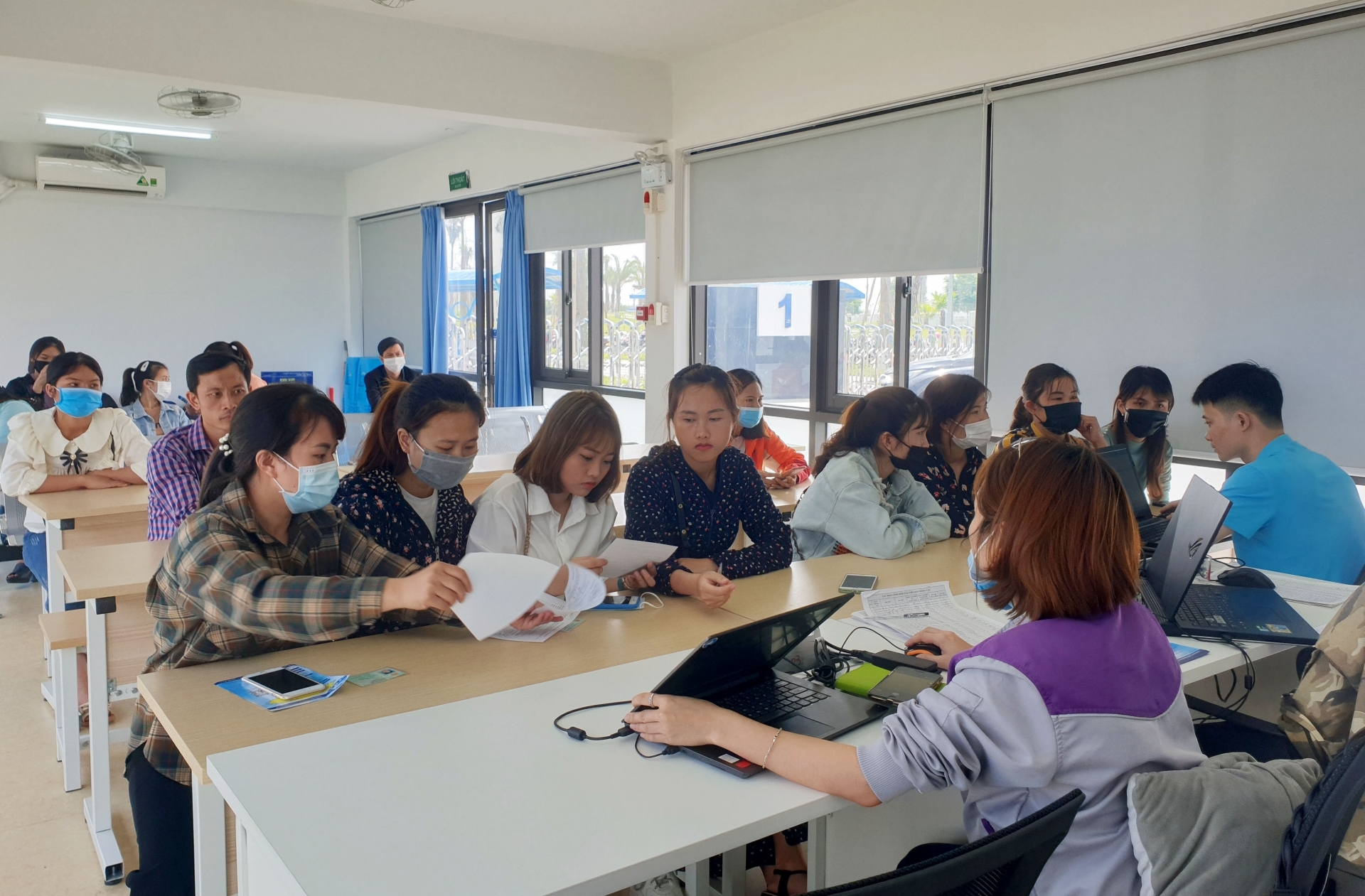 Người lao động thất nghiệp trong khi doanh nghiệp loay hay tìm nguồn cung lao động Người lao động thất nghiệp trong khi doanh nghiệp loay hay tìm nguồn cung lao động