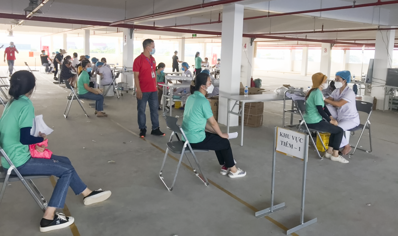 Diễn Châu: Gần 12.000 công nhân được tiêm vắc xin phòng Covid-19