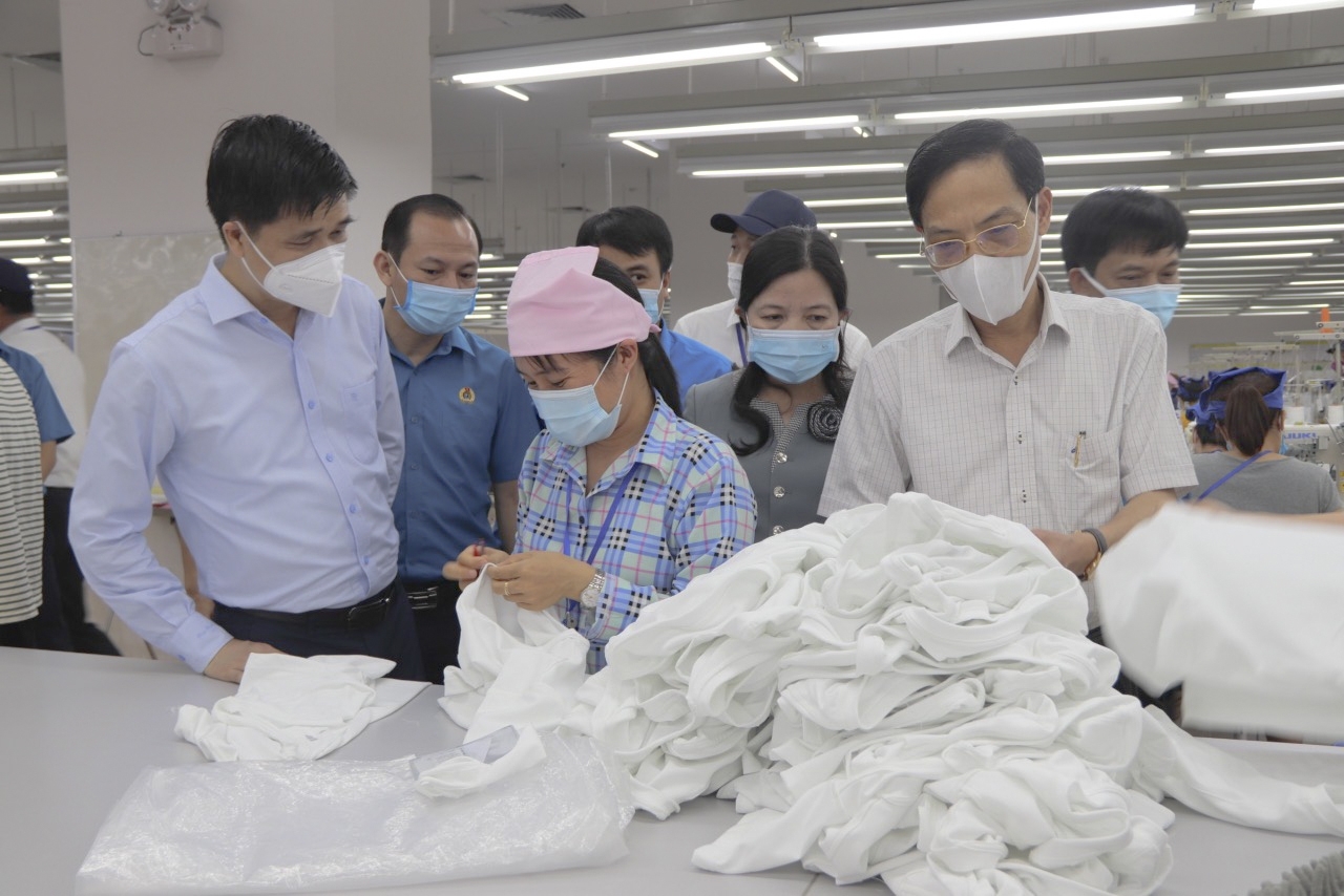 Tổng LĐLĐ Việt Nam đưa ra giải pháp để người lao động không tự phát về quê