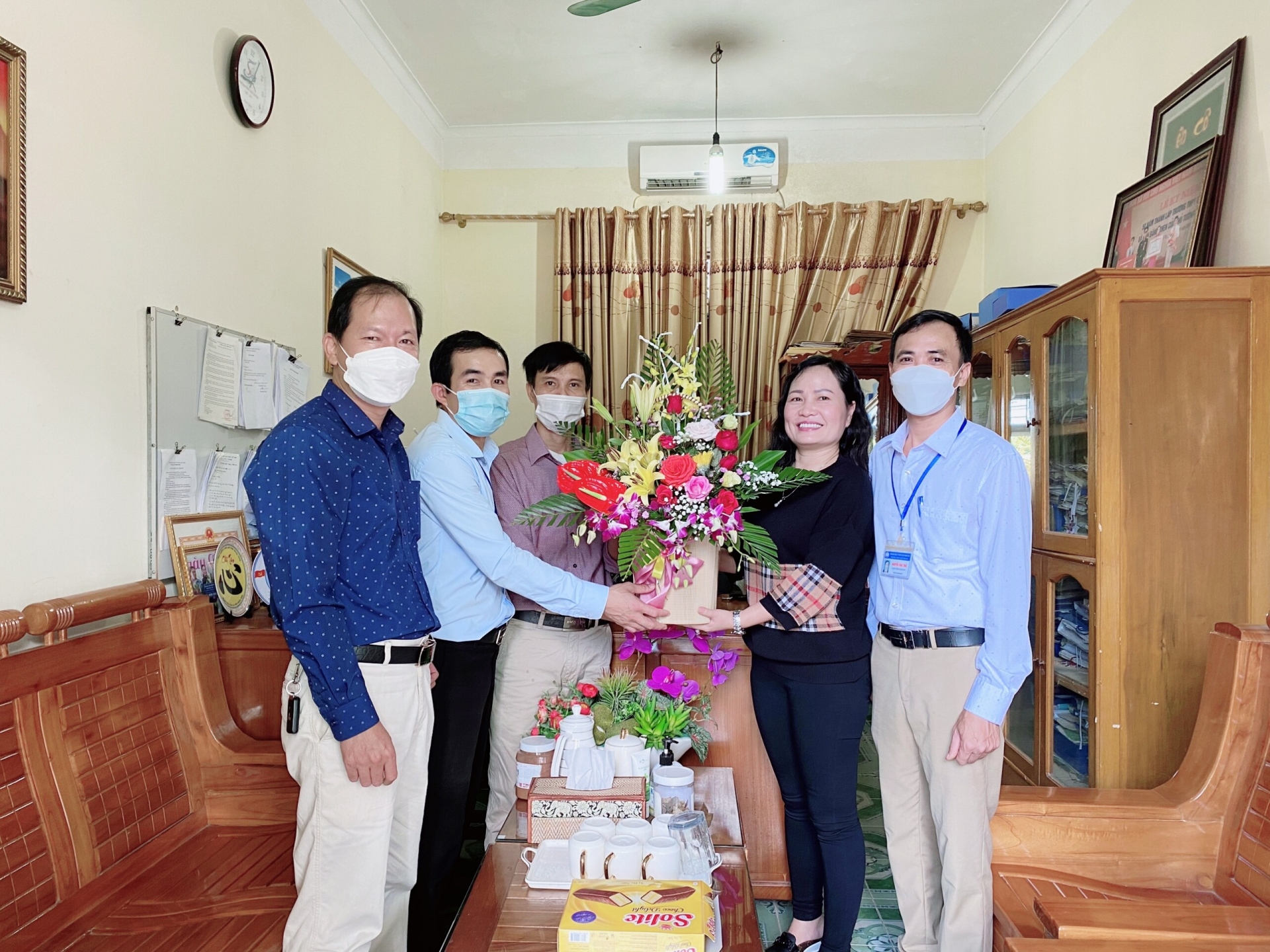 Công đoàn ngành Giáo dục Nghệ An trao quà cho đoàn viên nữ có hoàn cảnh khó khăn Công đoàn ngành Giáo dục Nghệ An trao quà cho đoàn viên nữ có hoàn cảnh khó khăn