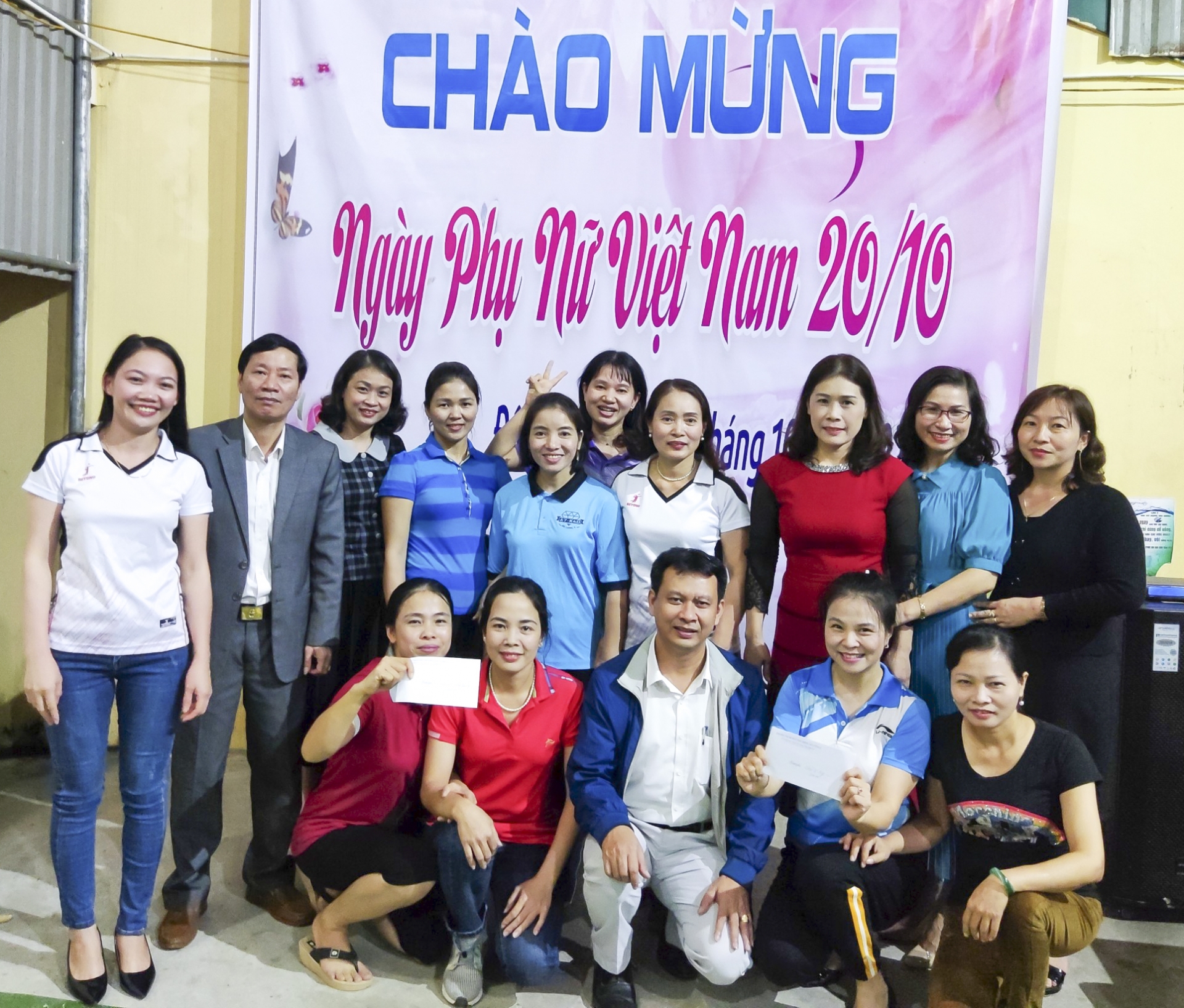 Công đoàn ngành Giáo dục Nghệ An trao quà cho đoàn viên nữ có hoàn cảnh khó khăn Công đoàn ngành Giáo dục Nghệ An trao quà cho đoàn viên nữ có hoàn cảnh khó khăn