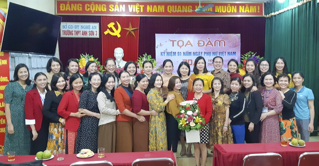 Công đoàn ngành Giáo dục Nghệ An trao quà cho đoàn viên nữ có hoàn cảnh khó khăn Công đoàn ngành Giáo dục Nghệ An trao quà cho đoàn viên nữ có hoàn cảnh khó khăn
