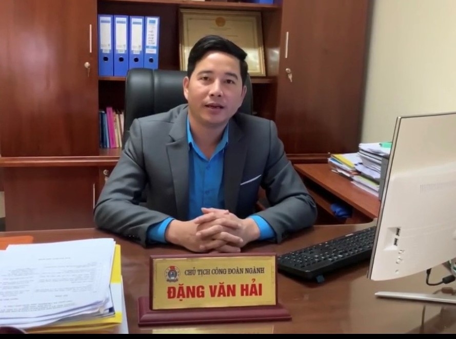 Công đoàn ngành Giáo dục Nghệ An trao quà cho đoàn viên nữ có hoàn cảnh khó khăn Công đoàn ngành Giáo dục Nghệ An trao quà cho đoàn viên nữ có hoàn cảnh khó khăn