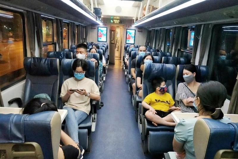 Từ 21/10, Đường sắt tăng chuyến, miễn xét nghiệm cho khách từ vùng cấp độ dịch 1,2,3 Đường sắt tăng chuyến, chỉ xét nghiệm với hành khách ở vùng đỏ
