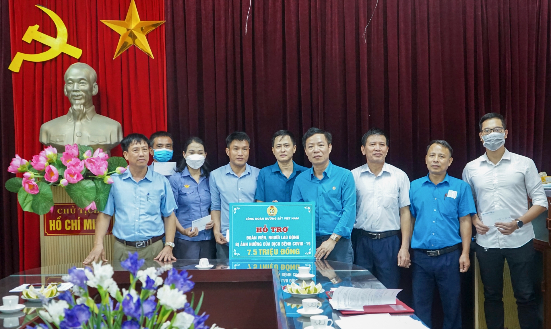 Công đoàn Đường sắt Việt Nam trao túi "an sinh công đoàn cho NLĐ khu vực Thanh Hóa, Nghệ An Công đoàn Đường sắt Việt Nam trao túi "an sinh công đoàn cho NLĐ khu vực Thanh Hóa, Nghệ An