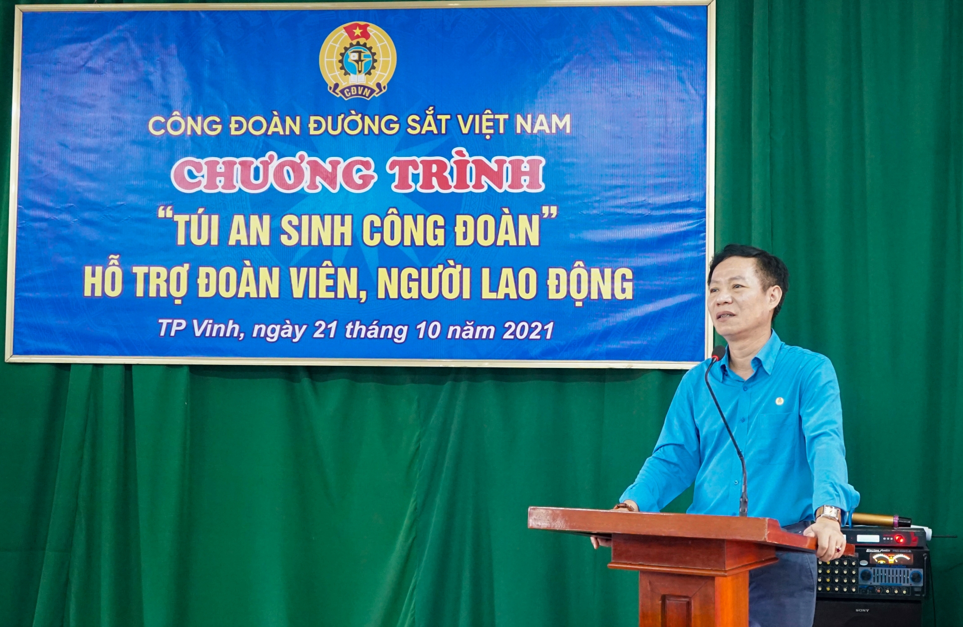 Công đoàn Đường sắt Việt Nam trao túi "an sinh công đoàn cho NLĐ khu vực Thanh Hóa, Nghệ An Công đoàn Đường sắt Việt Nam trao túi "an sinh công đoàn cho NLĐ khu vực Thanh Hóa, Nghệ An