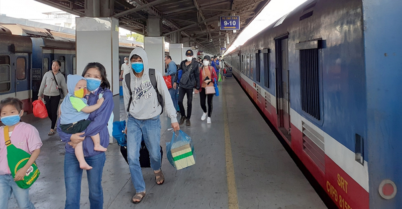 Giảm 15% giá vé tàu cho người có hoàn cảnh khó khăn từ TP. HCM về quê