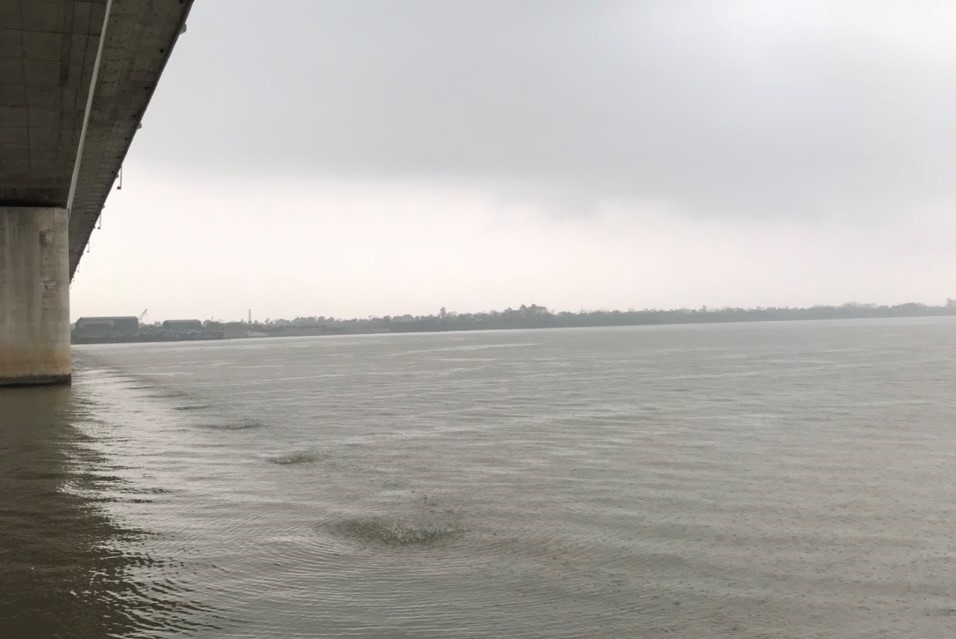 7 thuyền viên may mắn thoát nạn sau sự cố chìm tàu chở hàng trên sông Hồng 7 thuyen vien may man thoat nan sau su co chim tau cho hang tren song hong