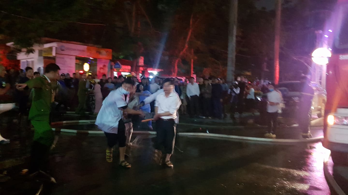 Thanh Hóa: Cháy tòa nhà dầu khí, 2 người chết, 13 bị thương thanh hoa chay toa nha dau khi 2 nguoi chet 13 bi thuong