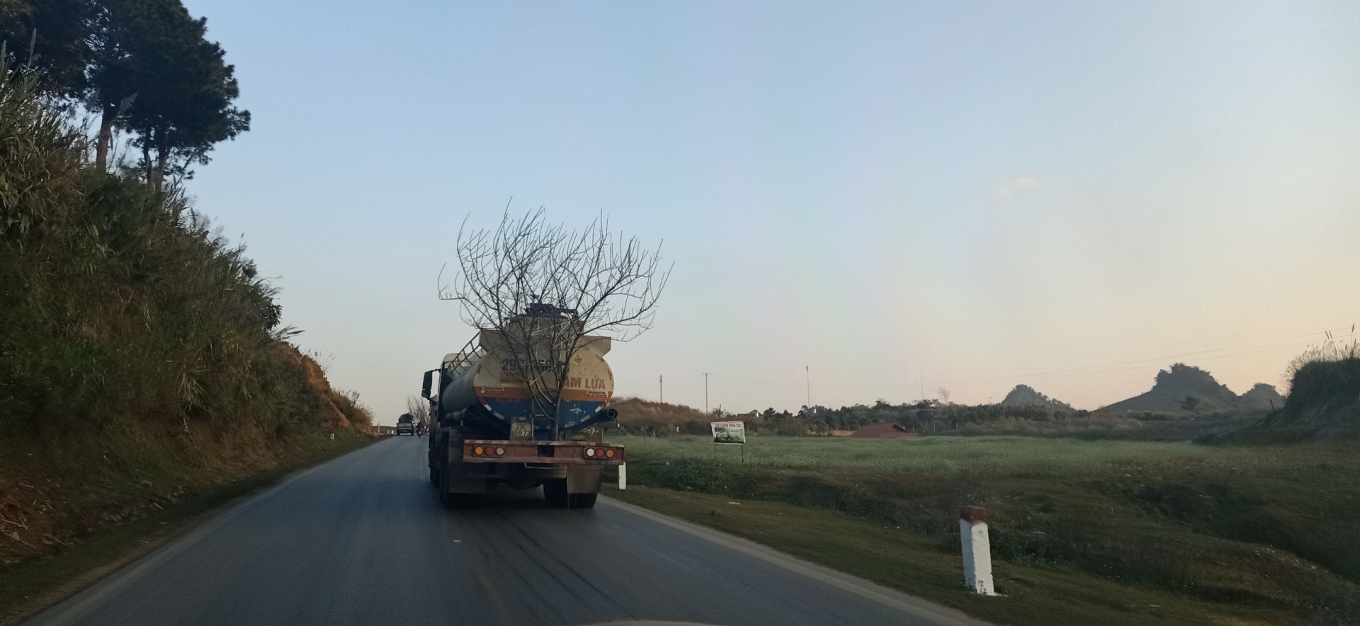 nhon nhip cho dao man rung doc quoc lo 6 nhung ngay giap tet