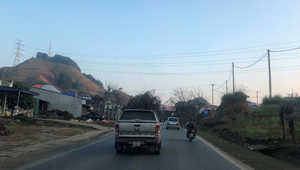 nhon nhip cho dao man rung doc quoc lo 6 nhung ngay giap tet