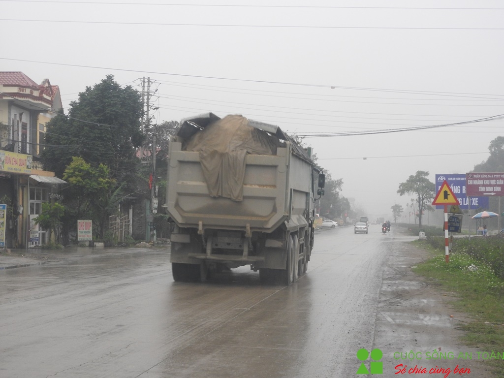 can canh nhung chiec xe co dau hieu qua tai tai khu vuc kcn gian khau