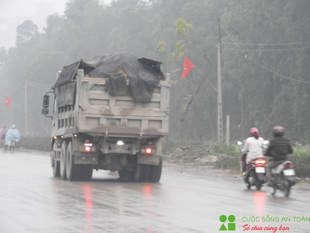 can canh nhung chiec xe co dau hieu qua tai tai khu vuc kcn gian khau