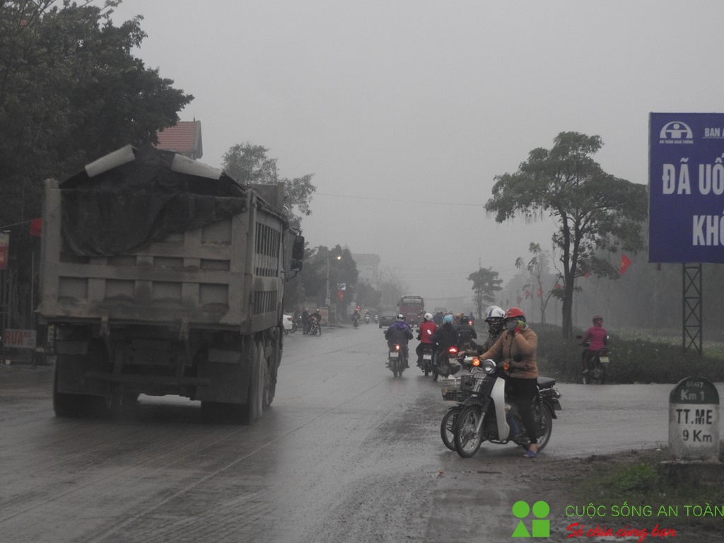 can canh nhung chiec xe co dau hieu qua tai tai khu vuc kcn gian khau