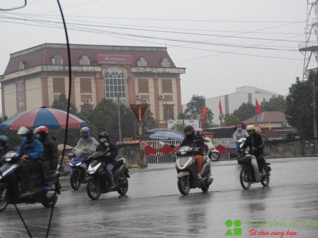 can canh nhung chiec xe co dau hieu qua tai tai khu vuc kcn gian khau