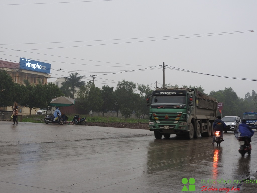 can canh nhung chiec xe co dau hieu qua tai tai khu vuc kcn gian khau