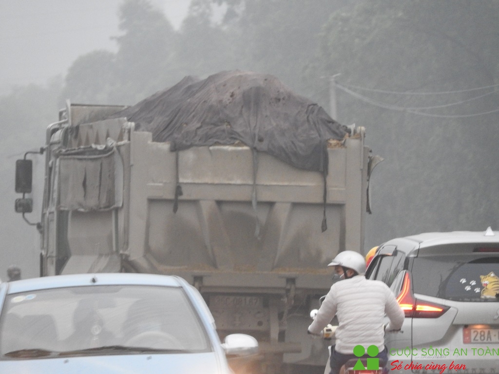 can canh nhung chiec xe co dau hieu qua tai tai khu vuc kcn gian khau