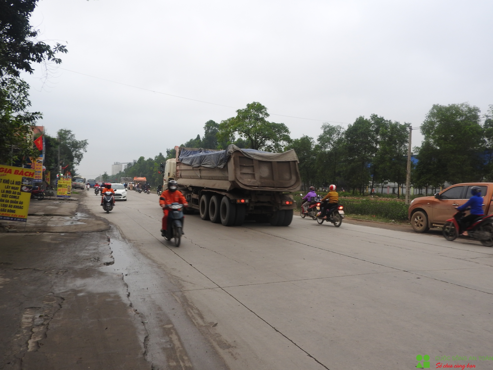 Tăng cường xử lý xe quá tải tại khu vực KCN Gián Khẩu sau phản ánh của báo chí tang cuong xu ly xe qua tai tai khu vuc kcn gian khau sau phan anh cua bao chi